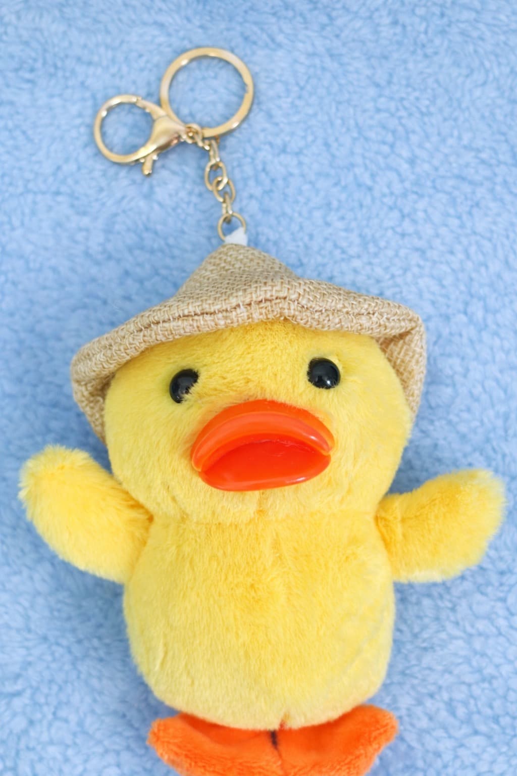 Chaveiro Pato com Chapéu de Pelúcia